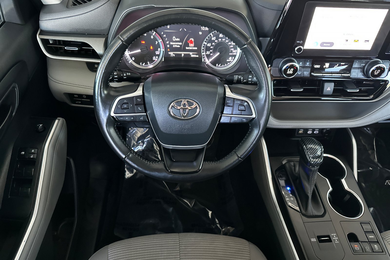 Used 2023 Toyota Highlander LE FWD image 15