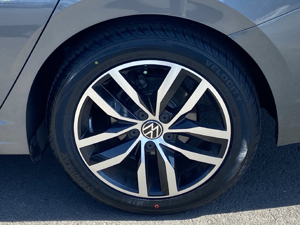 Used 2025 Volkswagen Jetta SE FWD image 27