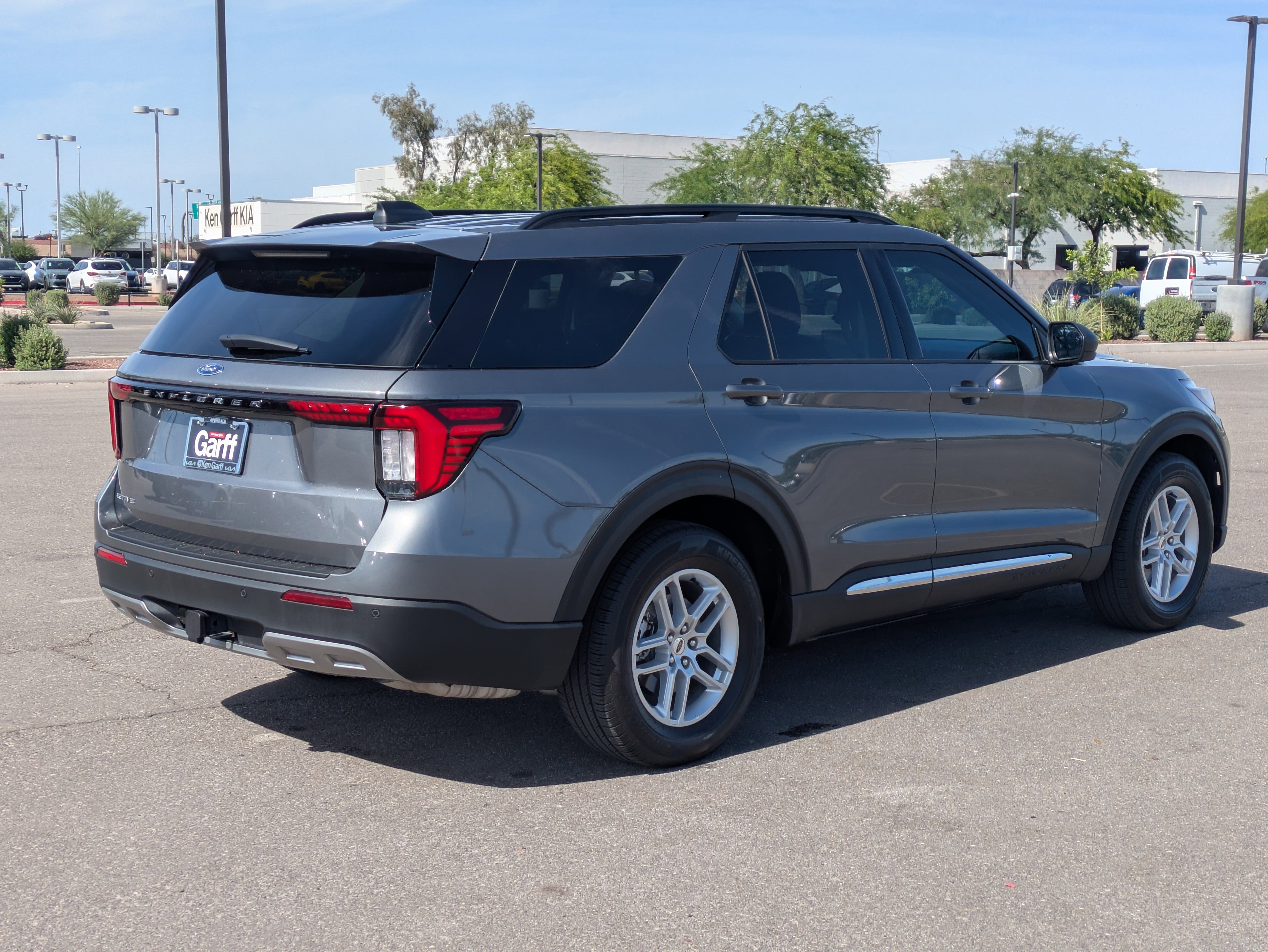 Used 2025 Ford Explorer Active w/ Active Comfort Package RWD image 5