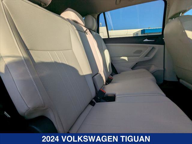 Certified 2024 Volkswagen Tiguan SE image 21