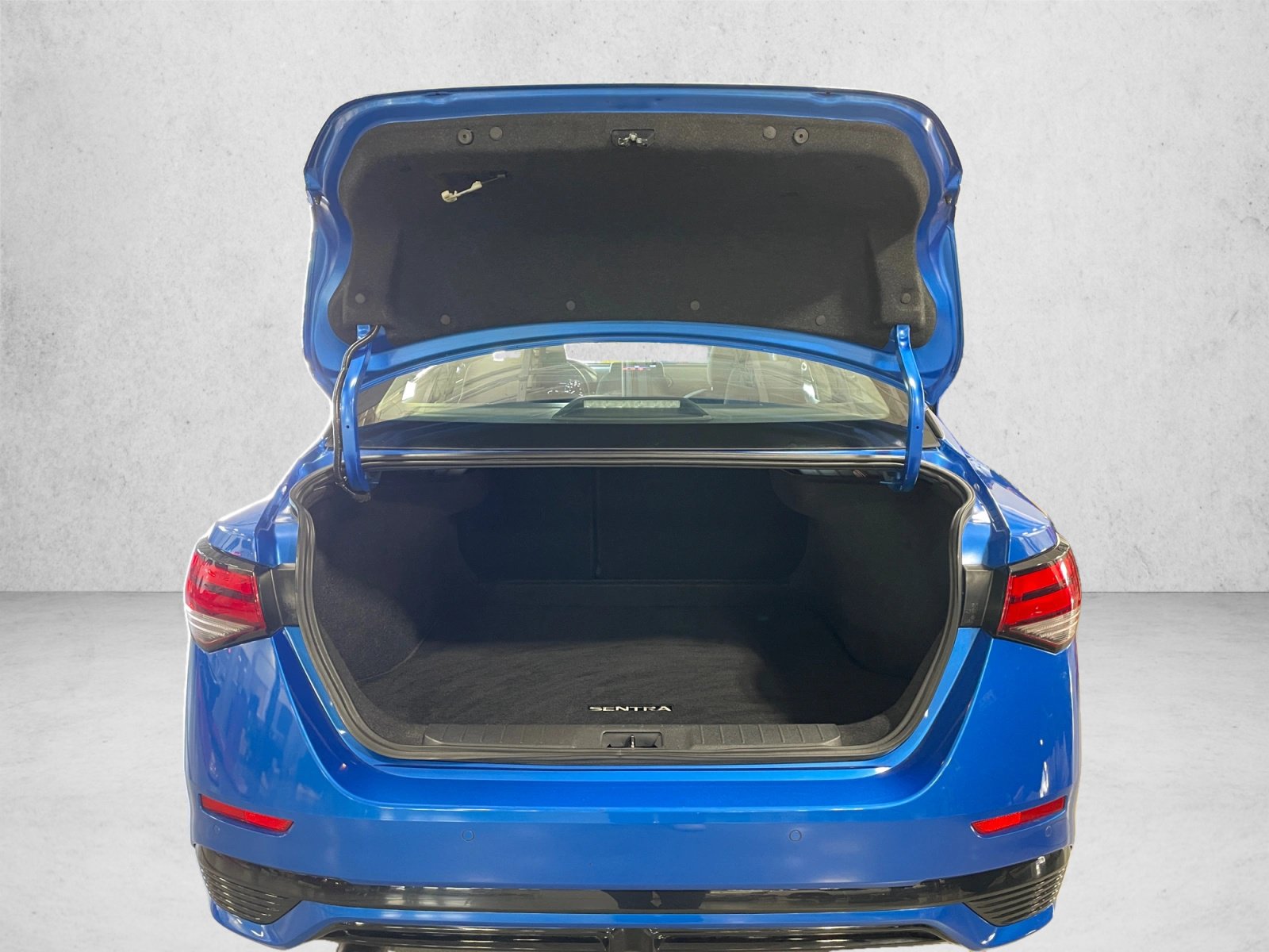 Used 2025 Nissan Sentra SR FWD image 23