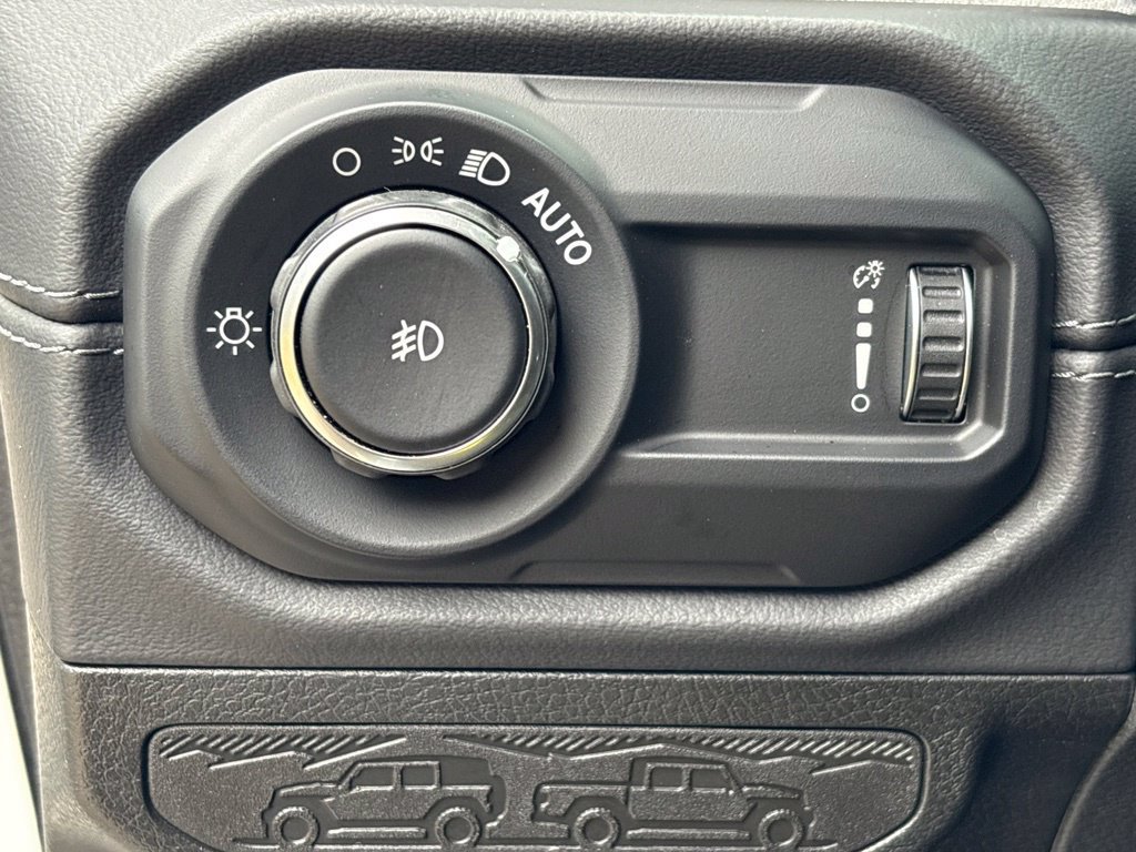 Used 2025 Jeep Wrangler Unlimited Sahara AWD/4WD image 20