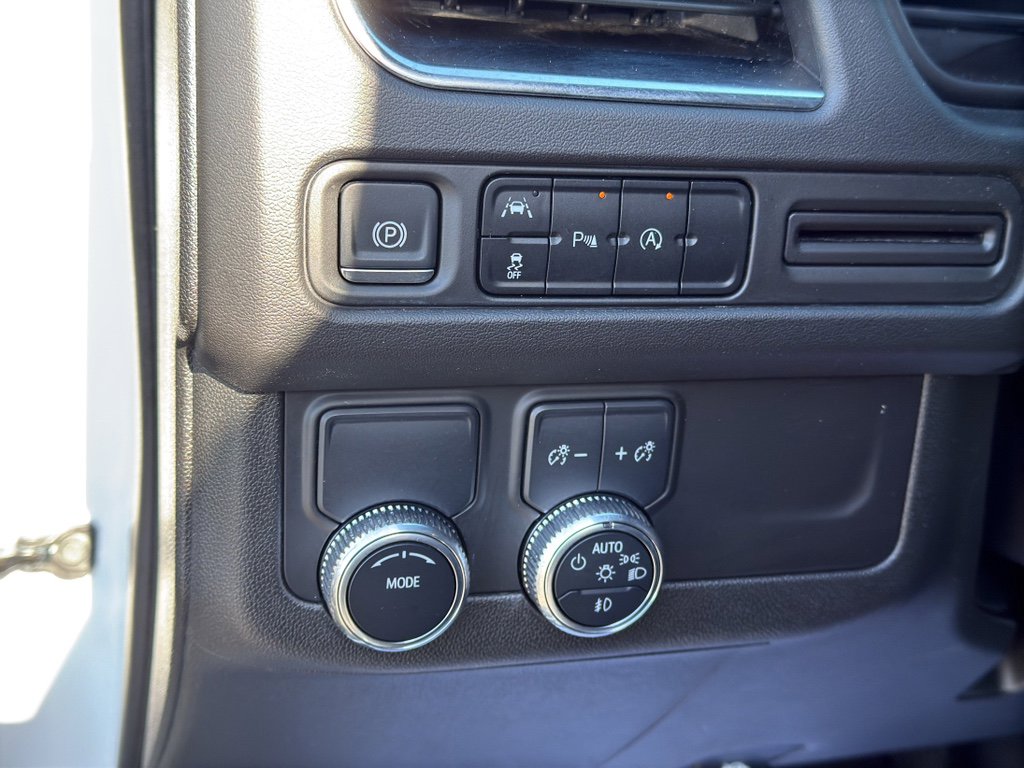 Used 2024 GMC Yukon SLT image 11