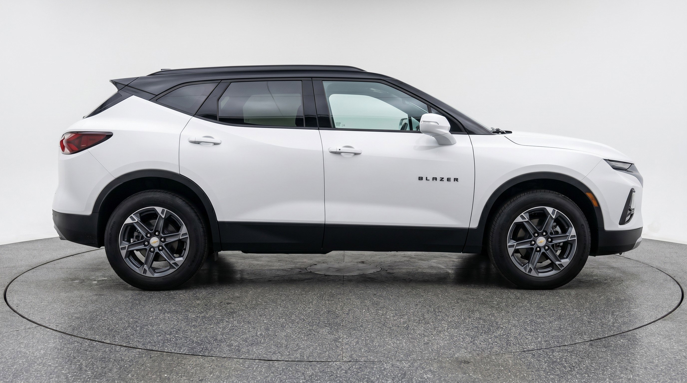 Used 2025 Chevrolet Blazer LT FWD image 11