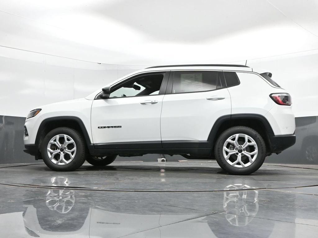 Used 2025 Jeep Compass Latitude AWD/4WD image 41