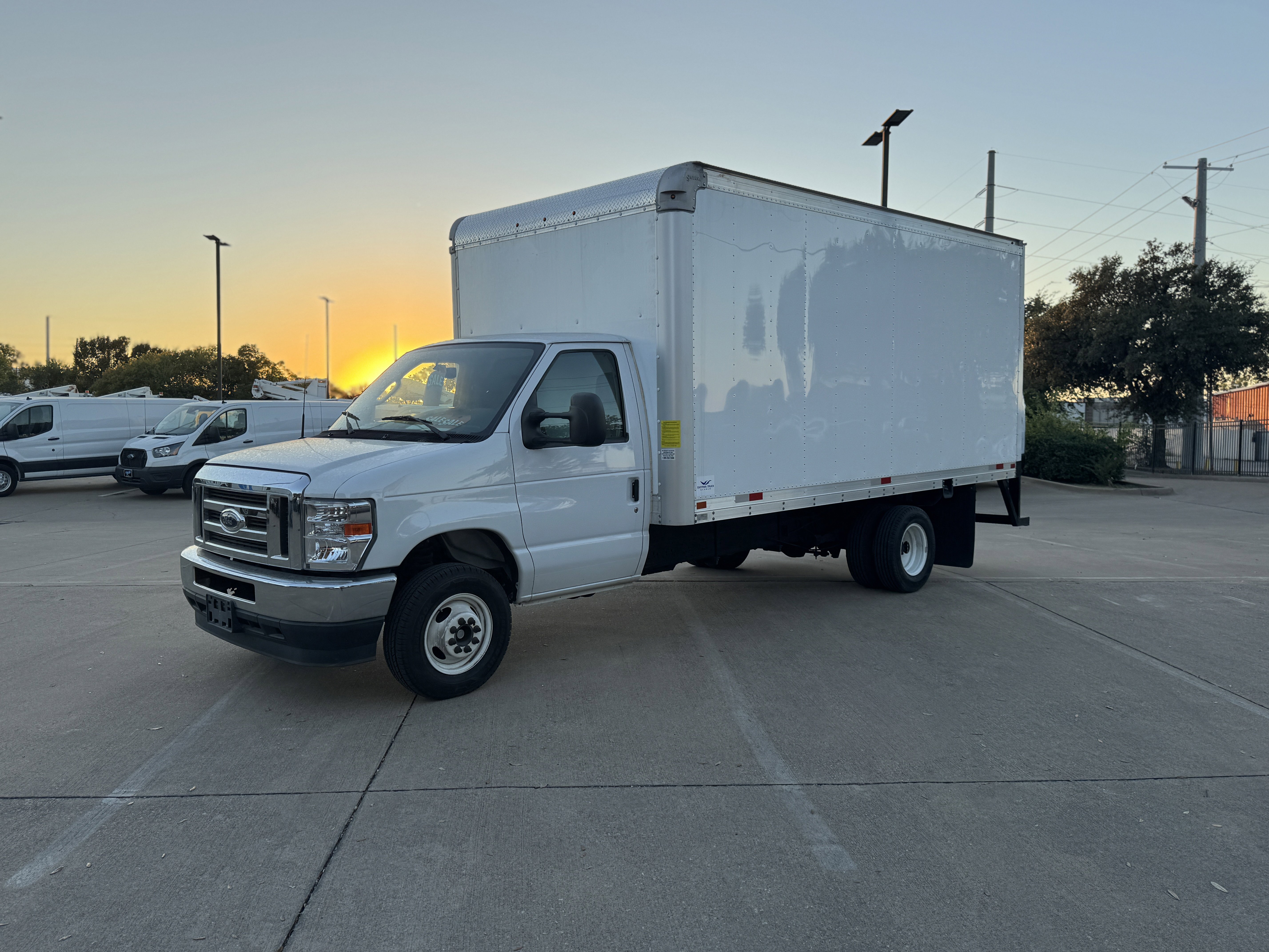 New 2023 Ford E-450 and Econoline 450 Super Duty image 2