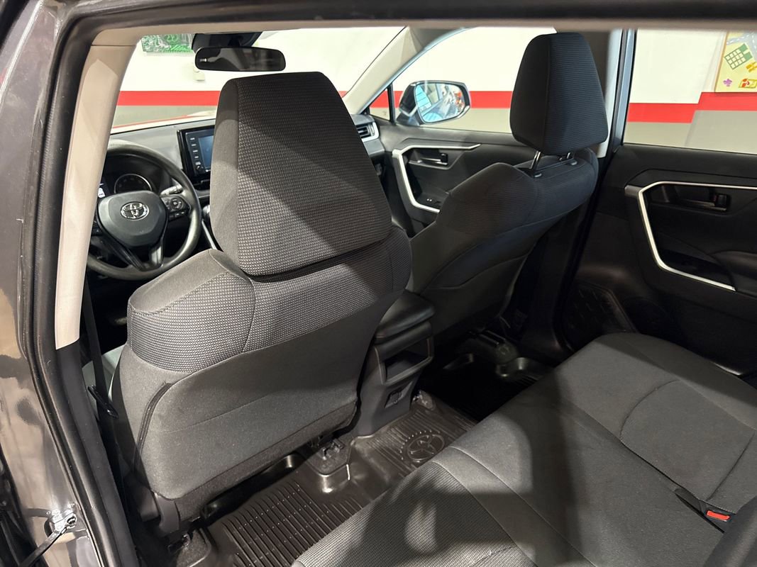 Used 2021 Toyota RAV4 LE AWD/4WD image 91