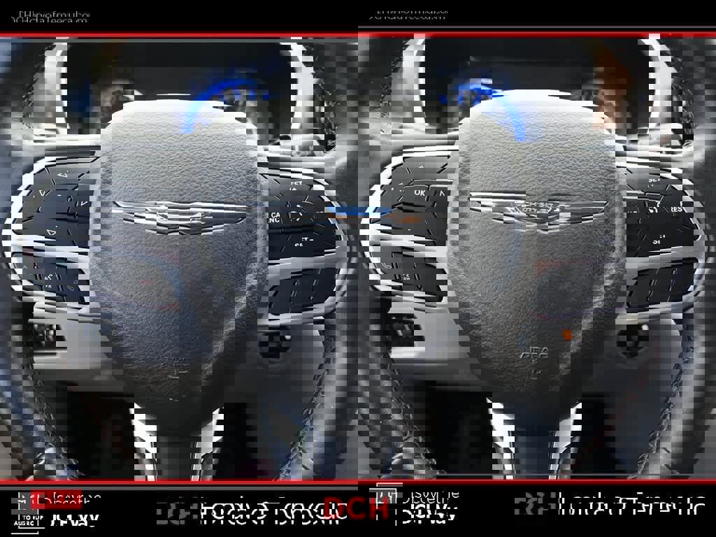 Used 2018 Chrysler Pacifica Touring-L image 9