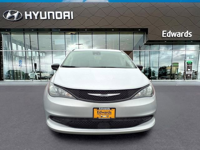 Used 2024 Chrysler Voyager LX image 5