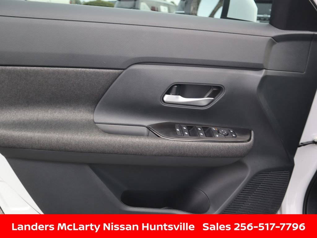 Used 2025 Nissan Kicks SV image 20