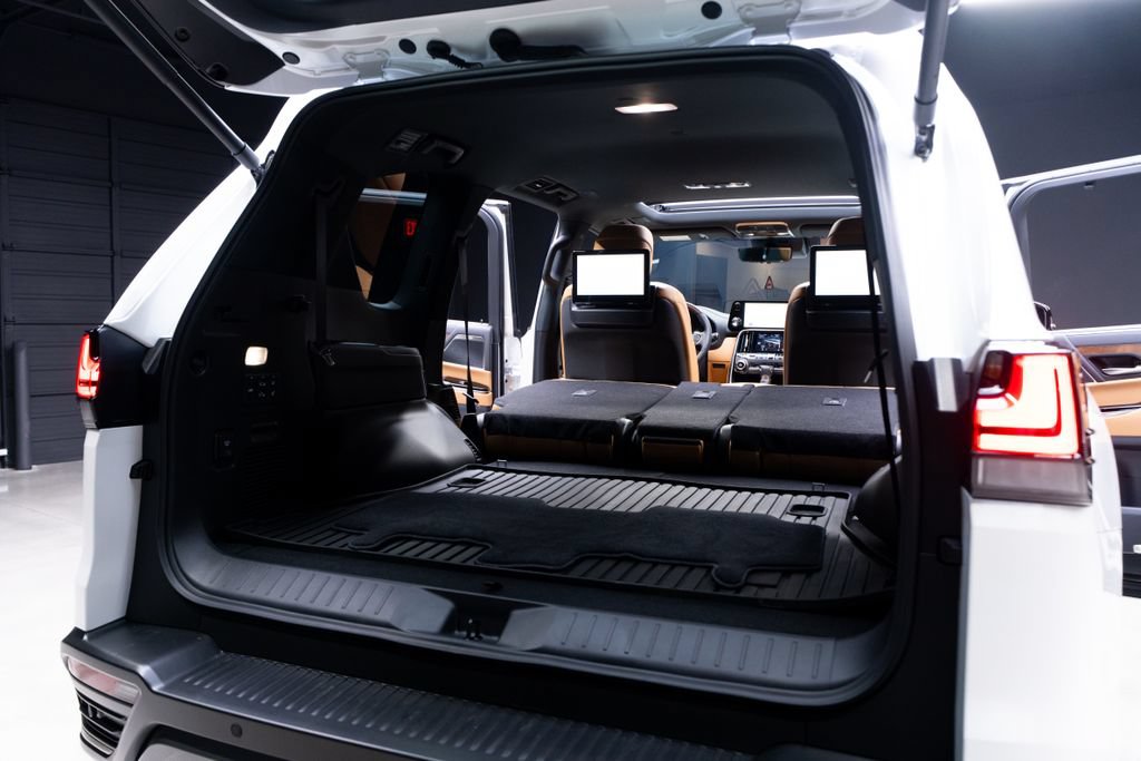 Used 2025 Lexus LX 600 4WD w/ Appearance Package image 57