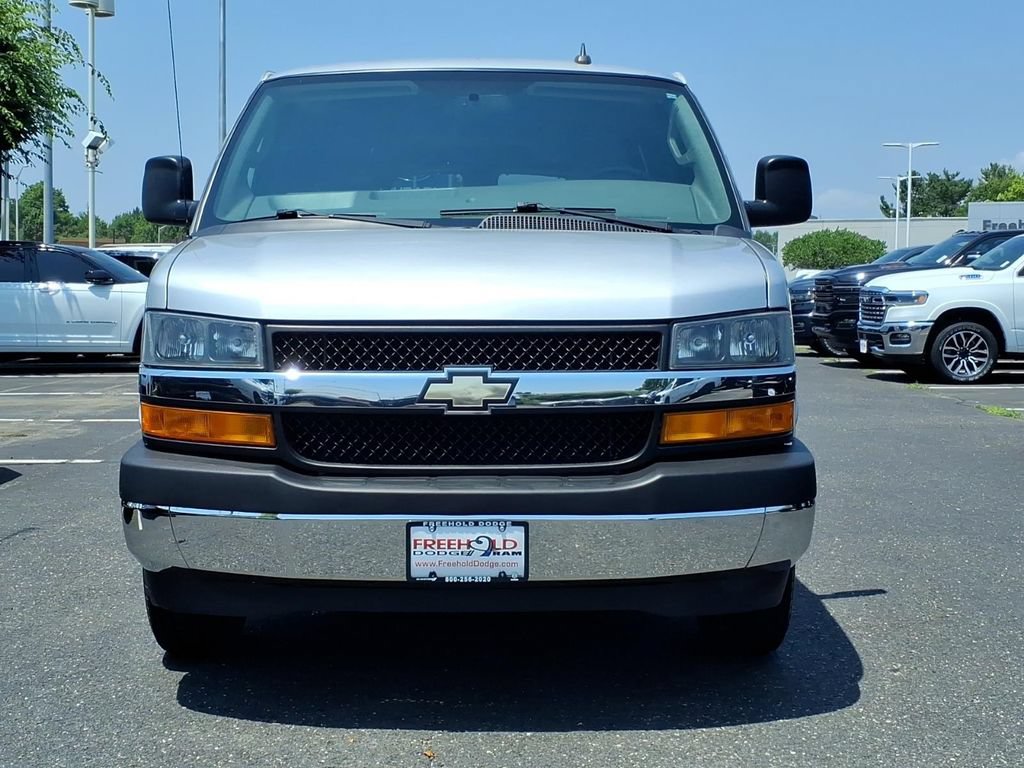 Used 2018 Chevrolet Express 3500 LT w/ LT Preferred Equipment Group RWD image 2
