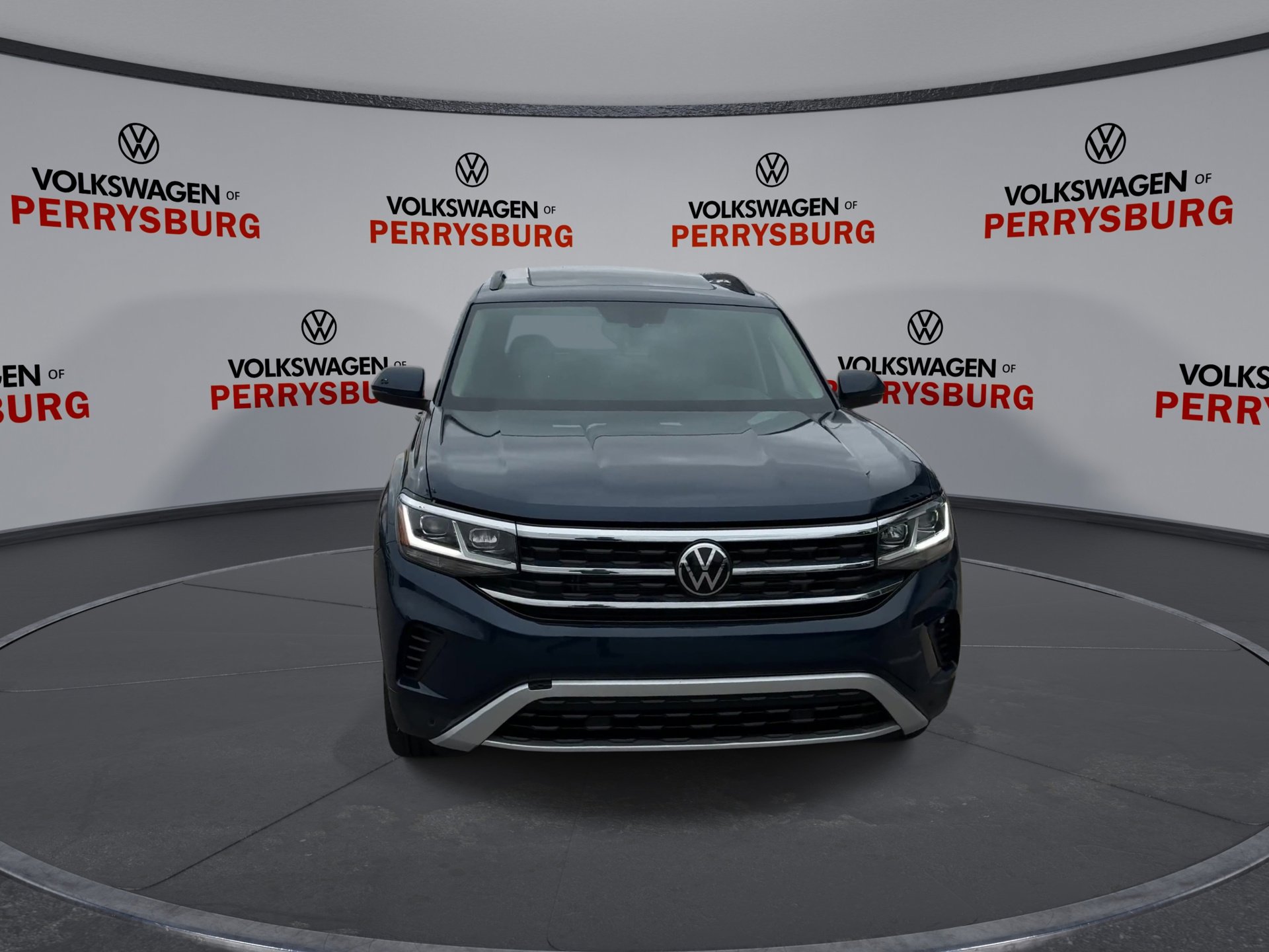 Used 2023 Volkswagen Atlas SE w/ Panoramic Sunroof Package image 3