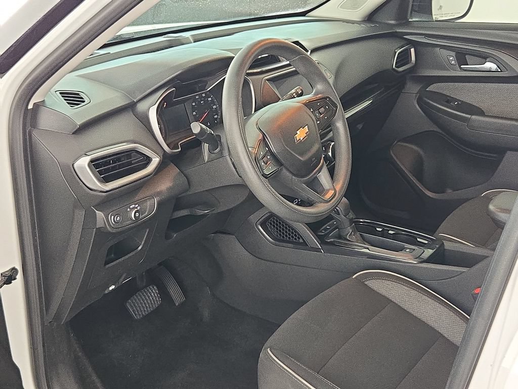 Used 2021 Chevrolet TrailBlazer LS FWD image 16