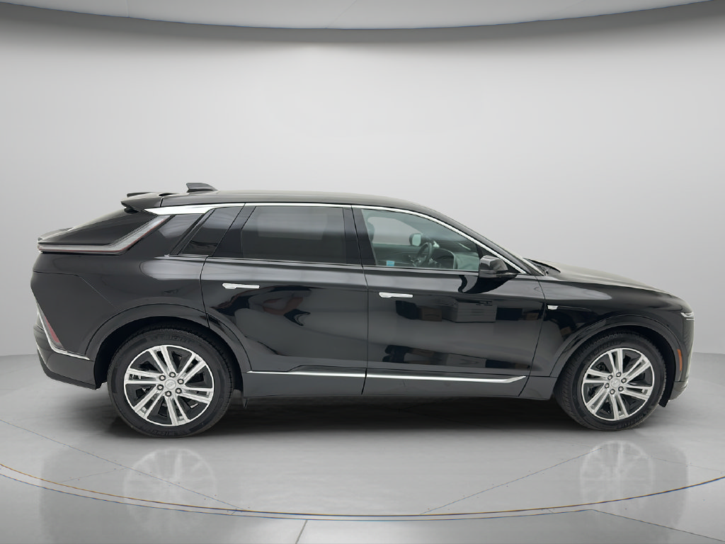 Used 2024 Cadillac Lyriq Tech AWD/4WD image 6