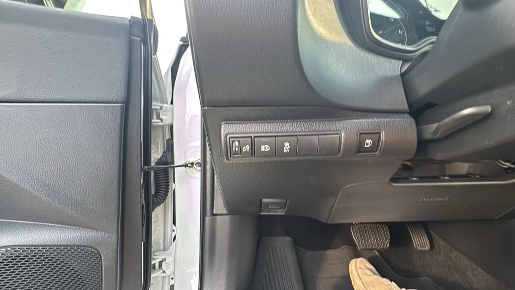 Used 2025 Toyota Corolla SE FWD image 14