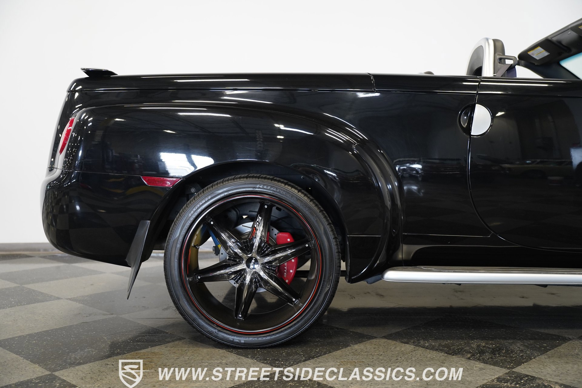 Used 2004 Chevrolet SSR w/ Preferred Equipment Group image 33