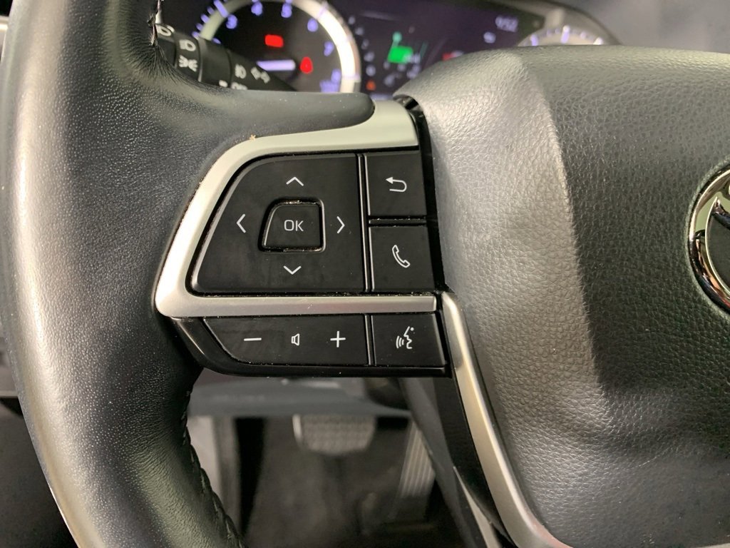 Used 2022 Toyota Highlander XLE image 8
