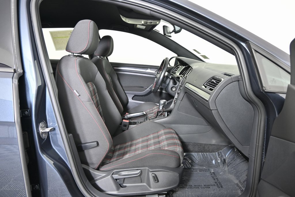 Used 2018 Volkswagen Golf 4-Door image 13