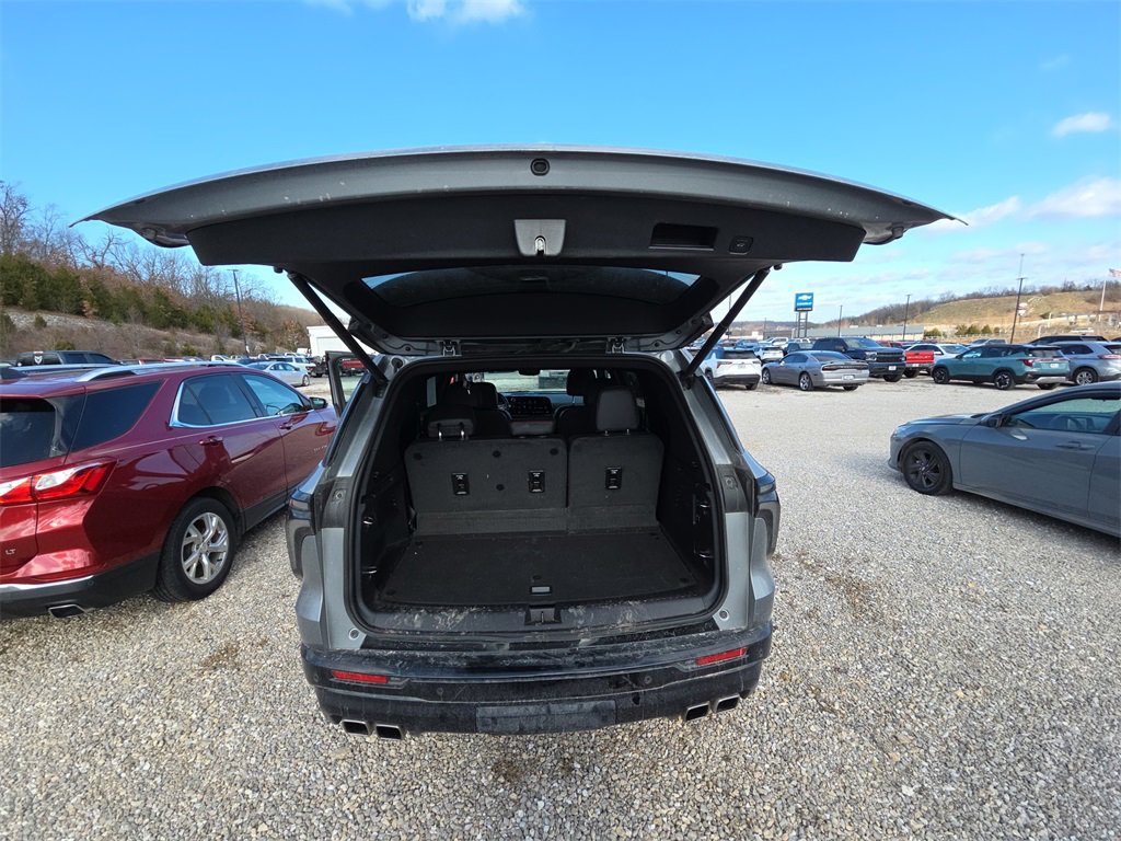 Used 2024 Chevrolet Traverse RS image 16