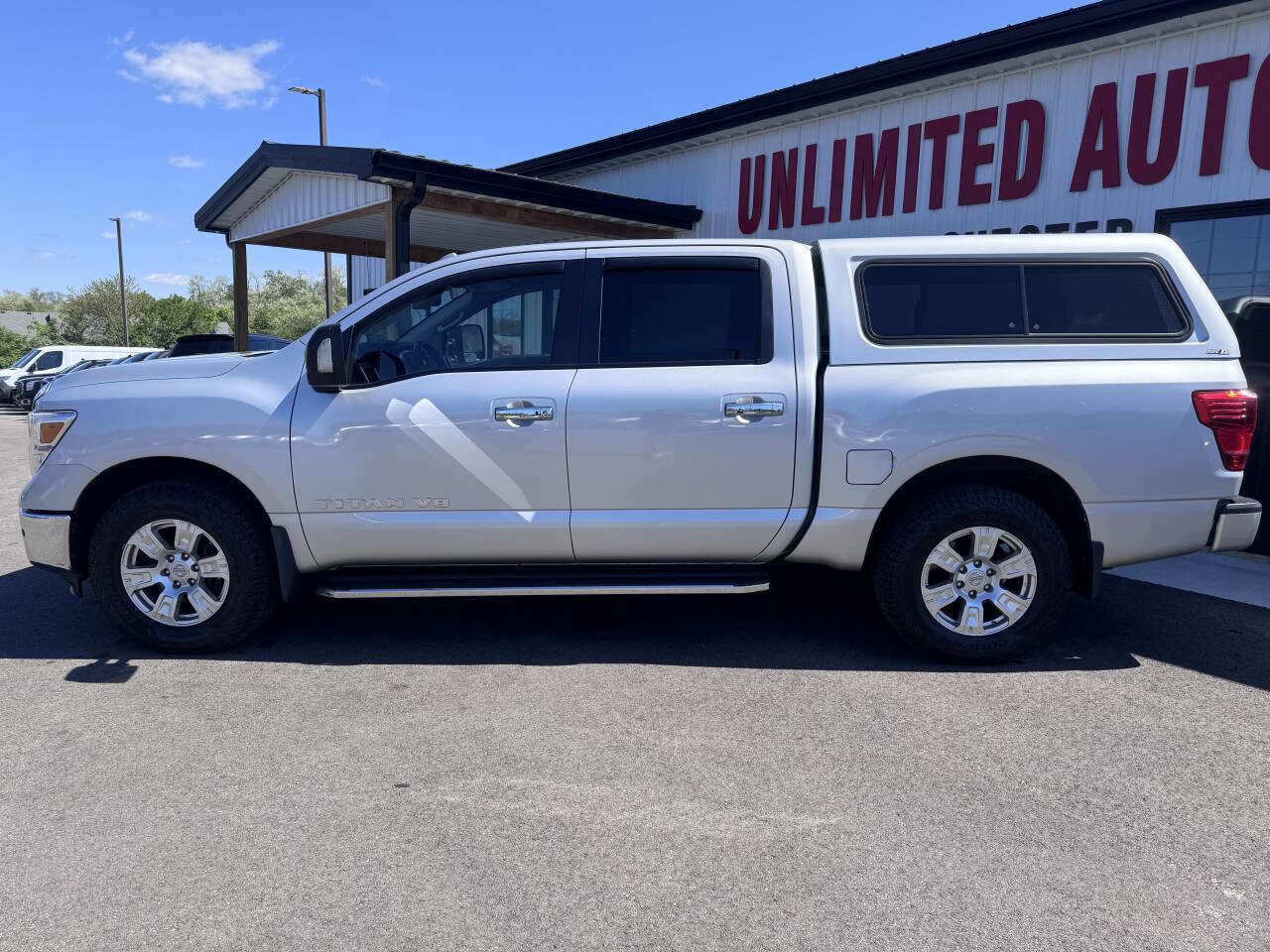 Used 2018 Nissan Titan SV w/ SV Convenience Package AWD/4WD image 9
