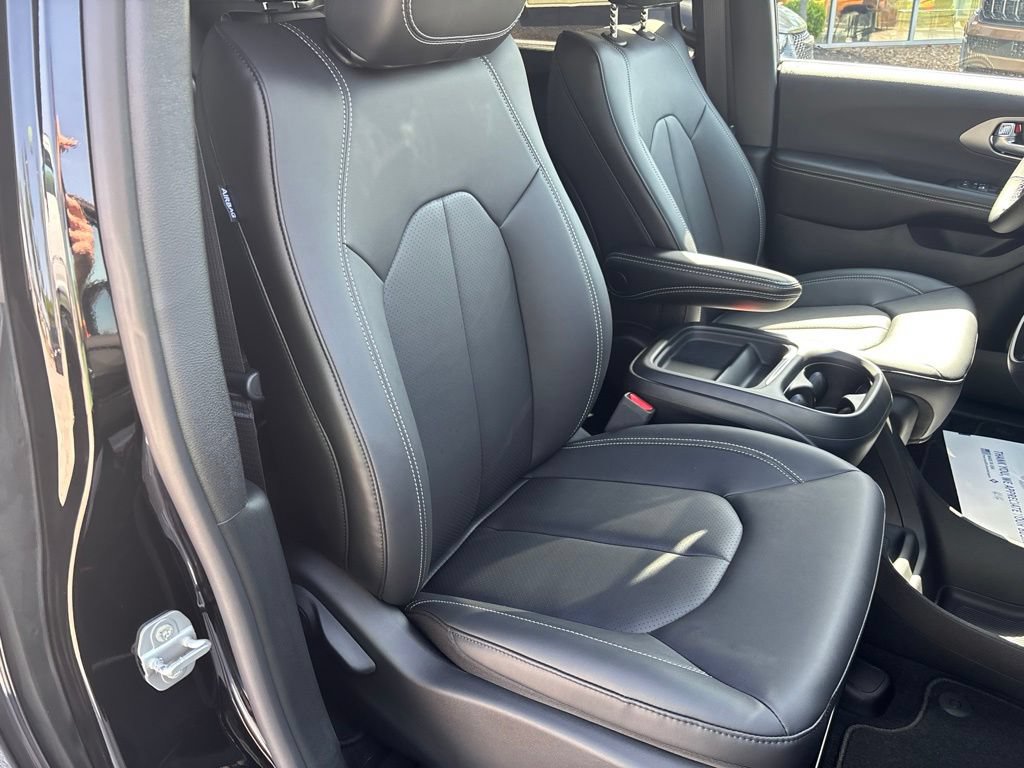 New 2027 Chrysler Pacifica Select FWD image 28