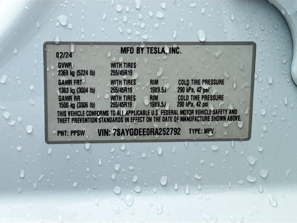 Used 2024 Tesla Model Y Long Range AWD/4WD image 32