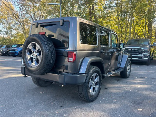 Used 2016 Jeep Wrangler Unlimited Sahara w/ Connectivity Group AWD/4WD image 16