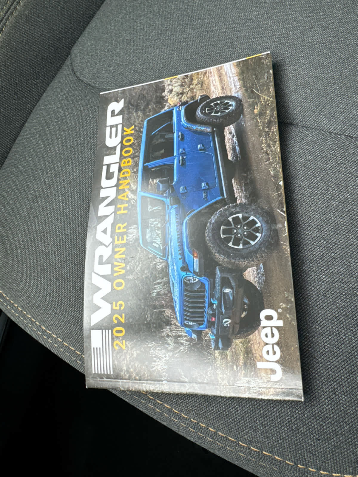 Used 2025 Jeep Wrangler Sahara w/ Safety Group image 28