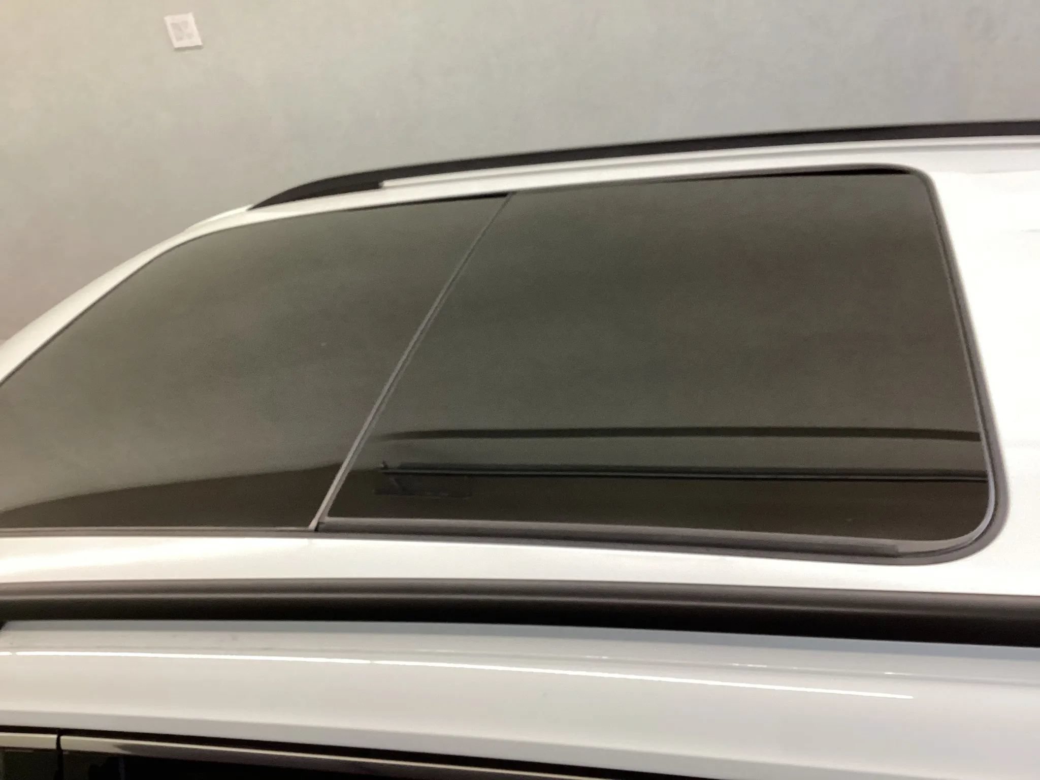 Used 2021 Volkswagen Tiguan SE w/ Panoramic Sunroof Package AWD/4WD image 6