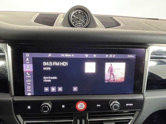 New 2025 Porsche Macan image 40