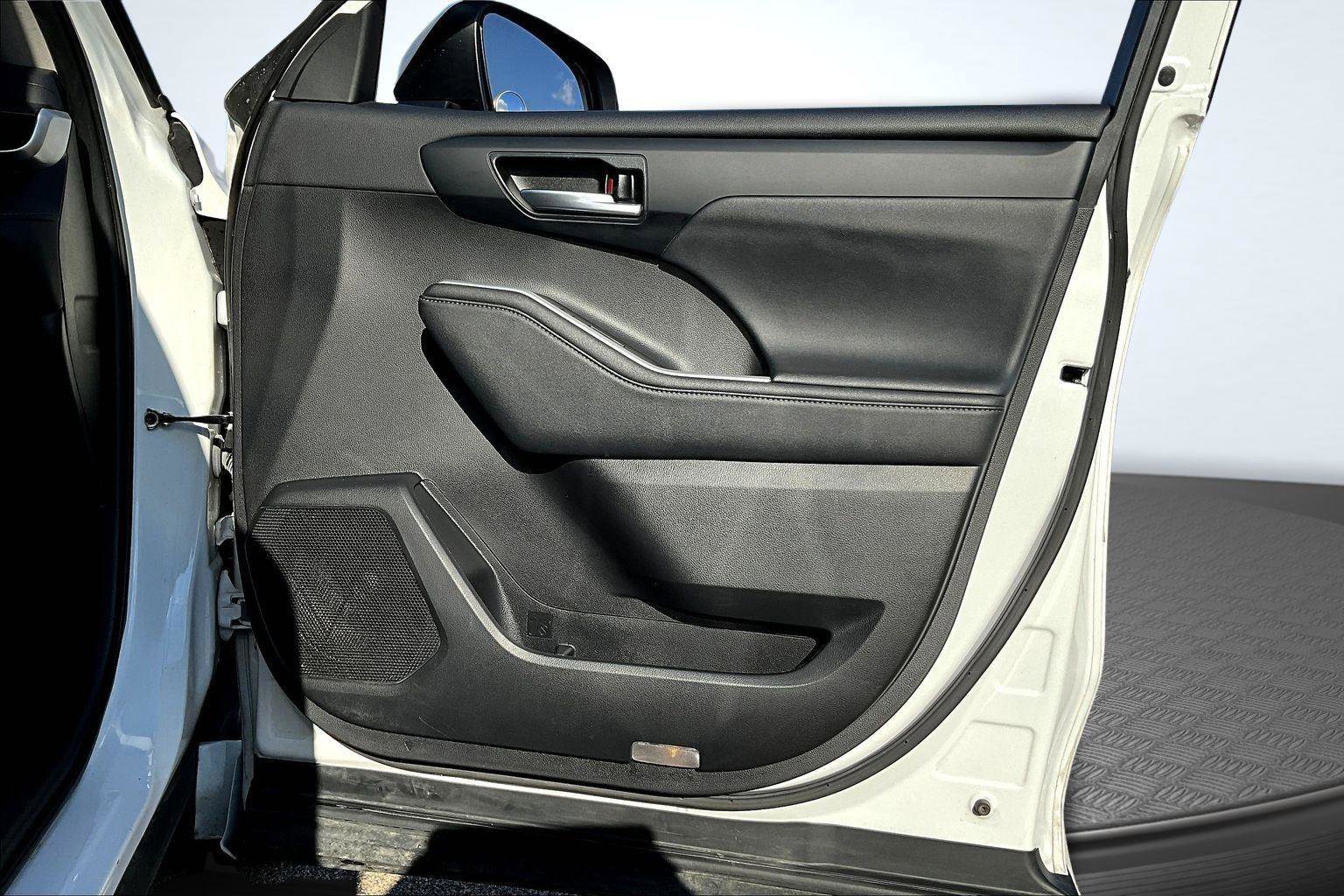 Used 2023 Toyota Highlander XLE image 24