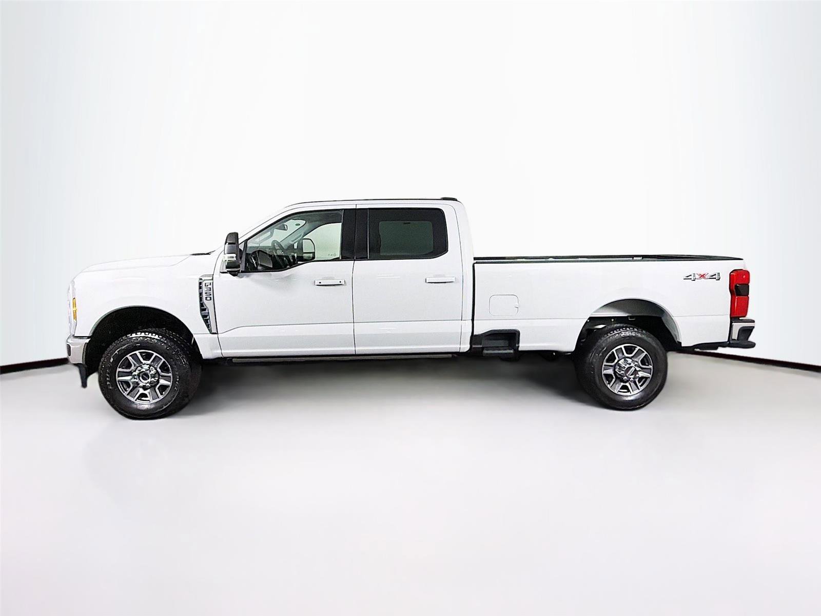 Used 2025 Ford F350 Lariat w/ Lariat Ultimate Package AWD/4WD image 4