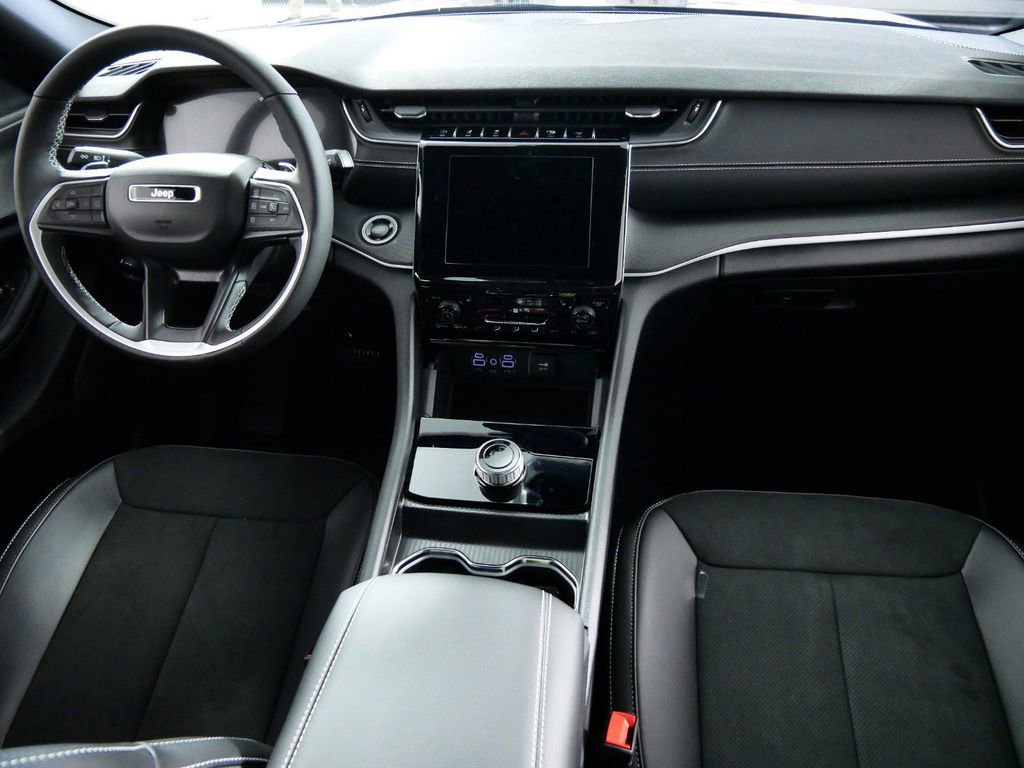 Certified 2024 Jeep Grand Cherokee Altitude image 6