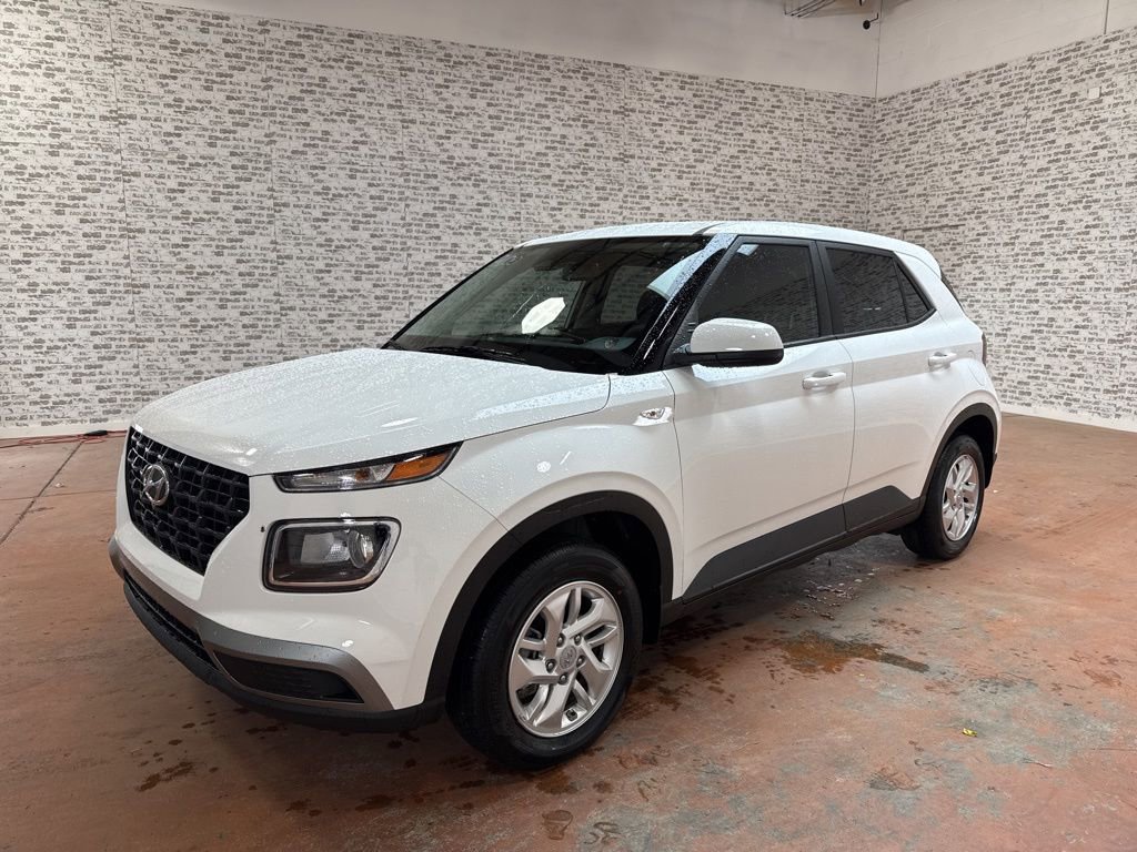 Used 2025 Hyundai Venue SE image 3