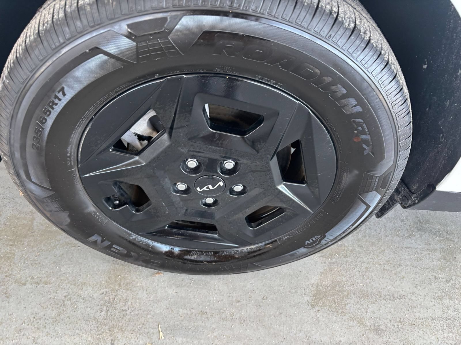Used 2026 Kia Carnival FWD image 32