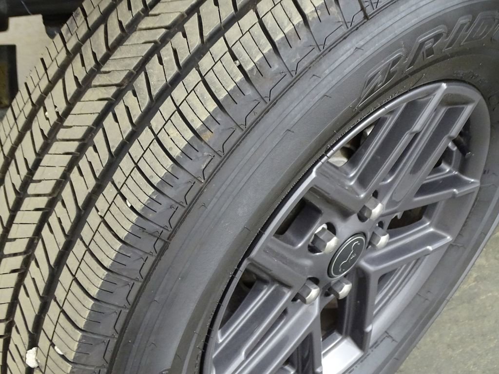 Used 2025 Jeep Gladiator Sport image 32