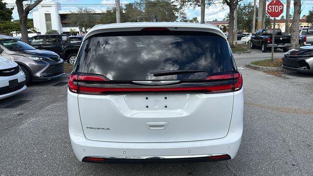 Used 2024 Chrysler Pacifica Touring-L image 6