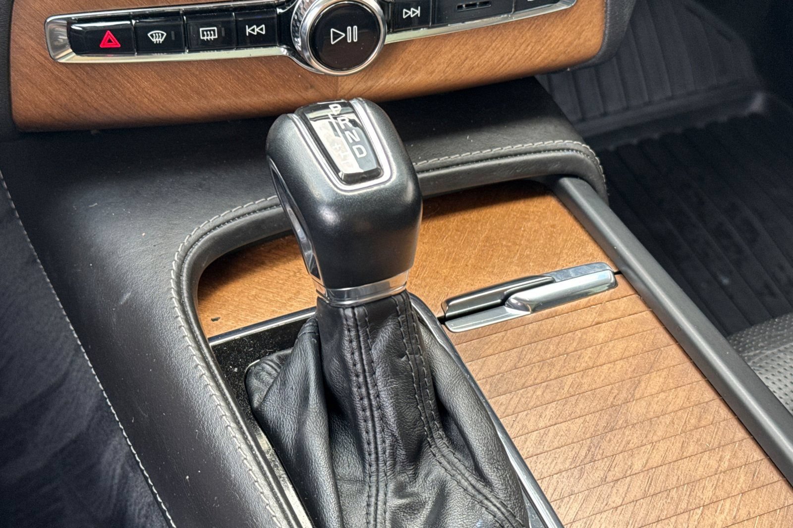 Used 2017 Volvo XC90 T6 Inscription w/ Vision Package AWD/4WD image 31