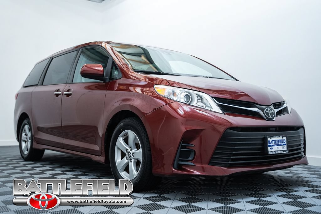 Used 2020 Toyota Sienna LE w/ LE Preferred Package FWD image 1