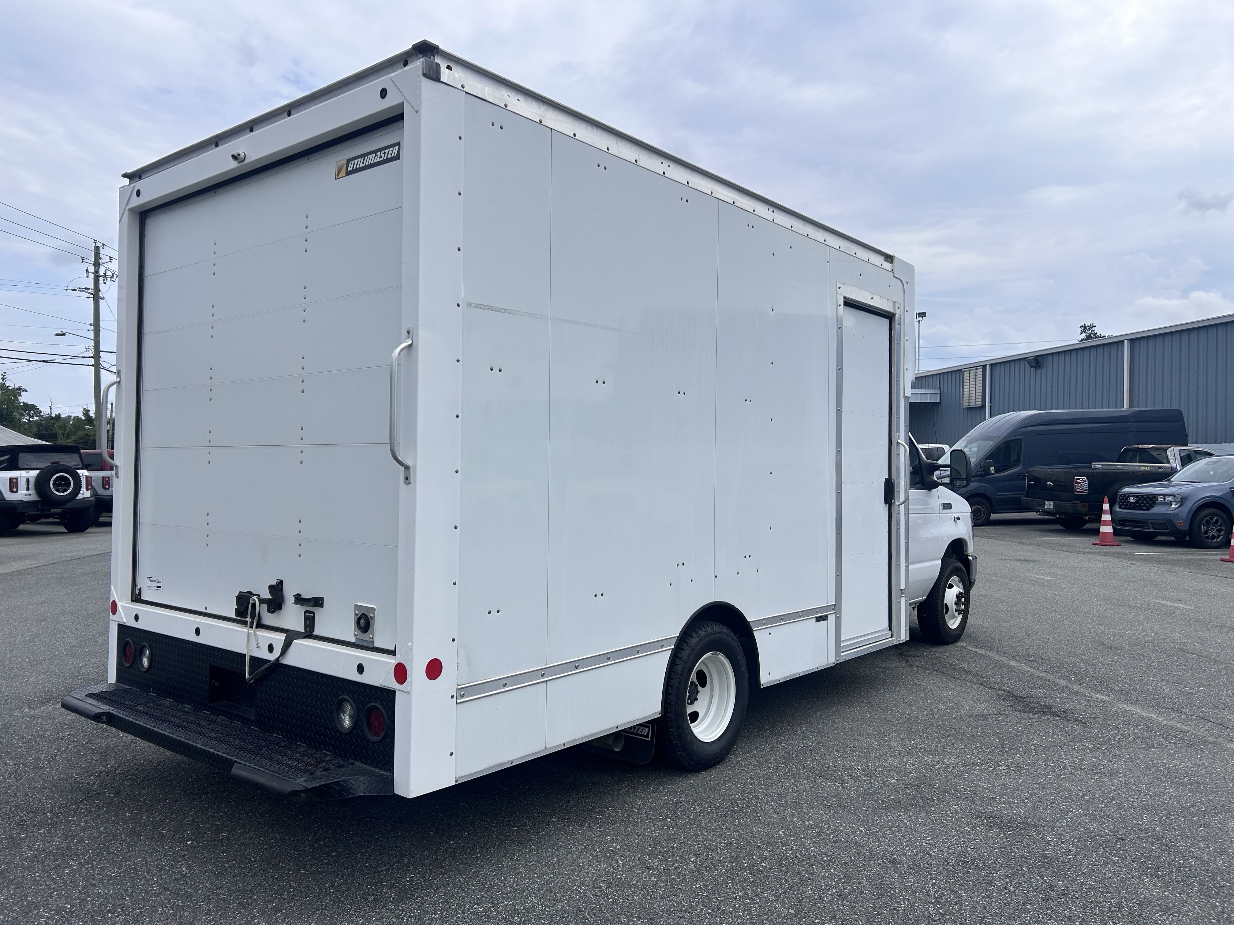 Used 2022 Ford E-350 and Econoline 350 Super Duty RWD image 7