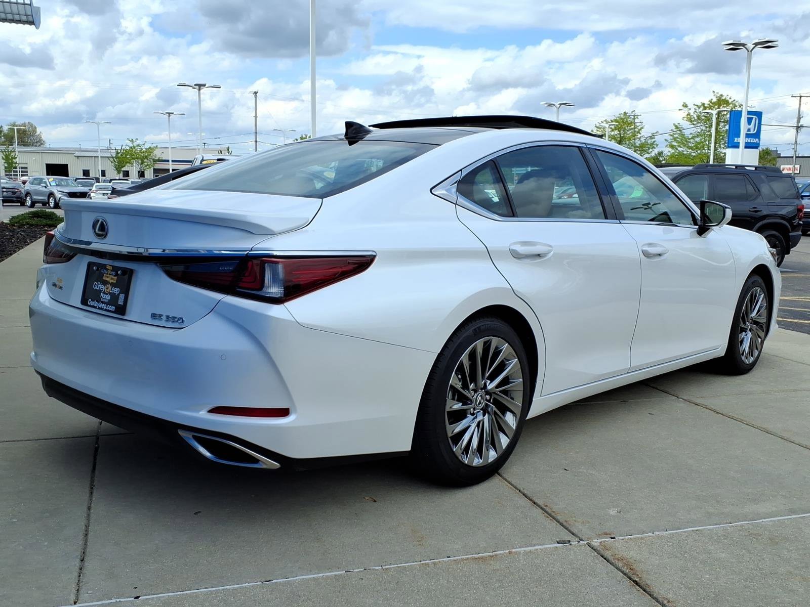 Used 2024 Lexus ES 350 Ultra Luxury w/ Accessory Package (Z1) FWD image 10