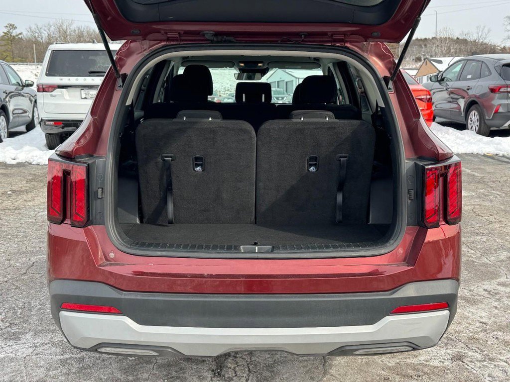 Used 2024 Kia Sorento LX image 9