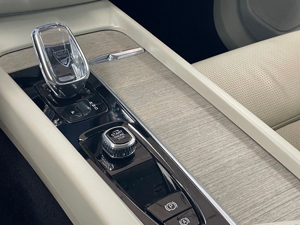 Used 2022 Volvo XC60 T8 Inscription image 33