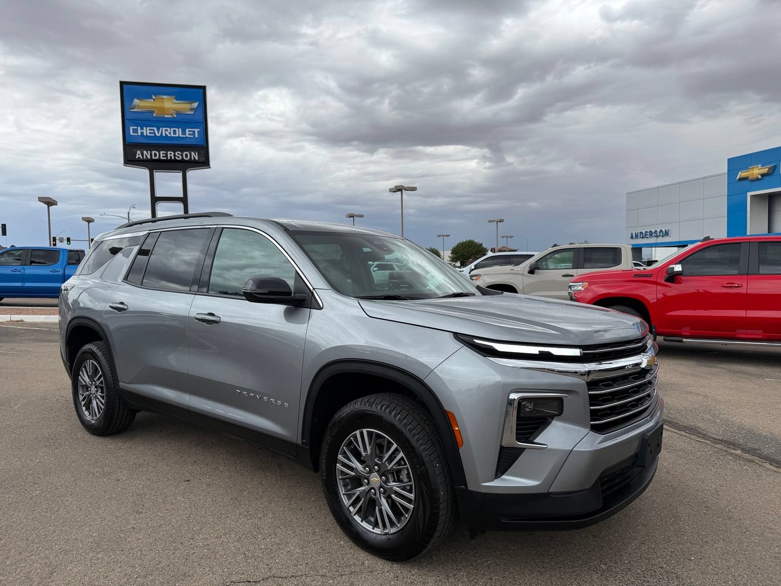 Certified 2025 Chevrolet Traverse LT FWD image 3