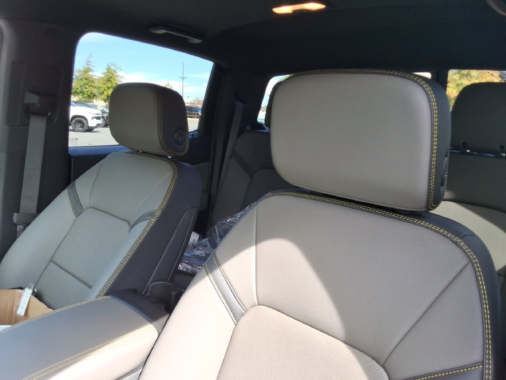 New 2026 Chevrolet Colorado ZR2 w/ Technology Package AWD/4WD image 21