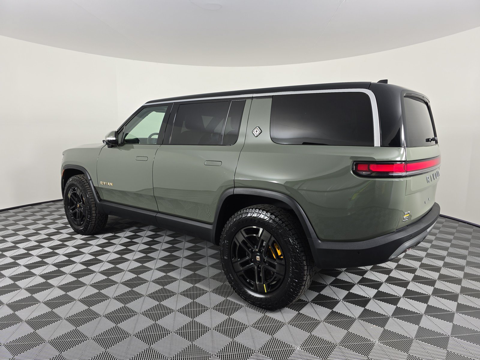 Used 2023 Rivian R1S Launch Edition AWD/4WD image 3