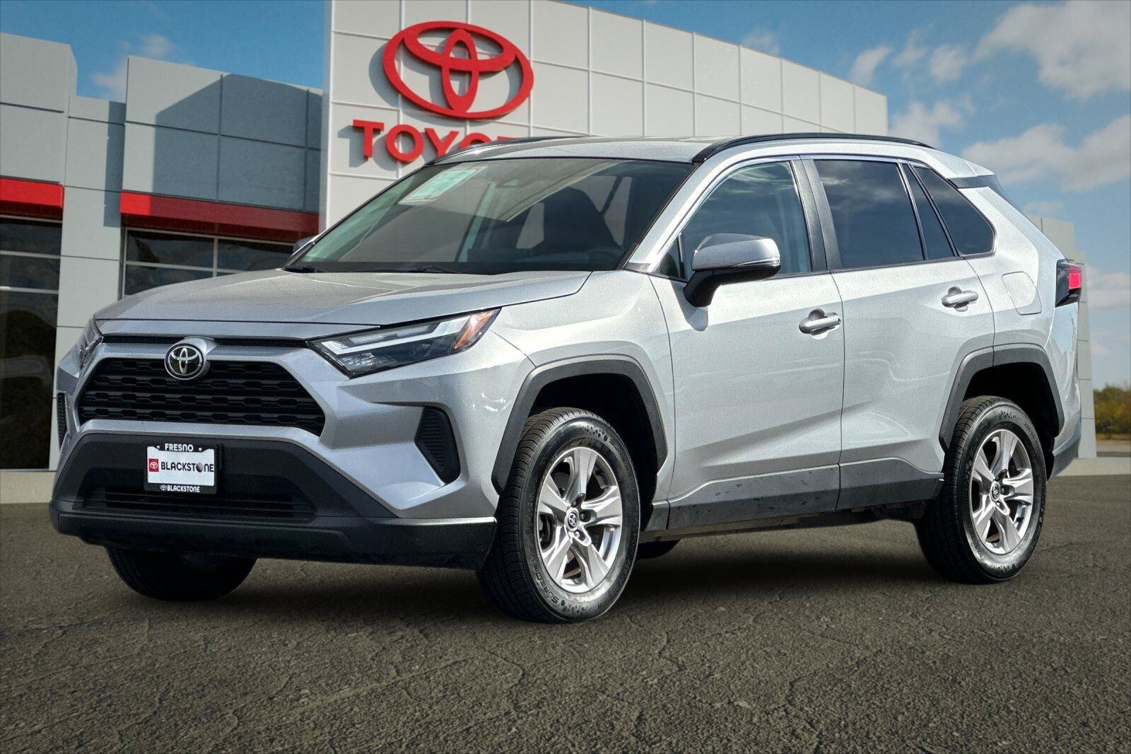 Used 2025 Toyota RAV4 XLE FWD image 7