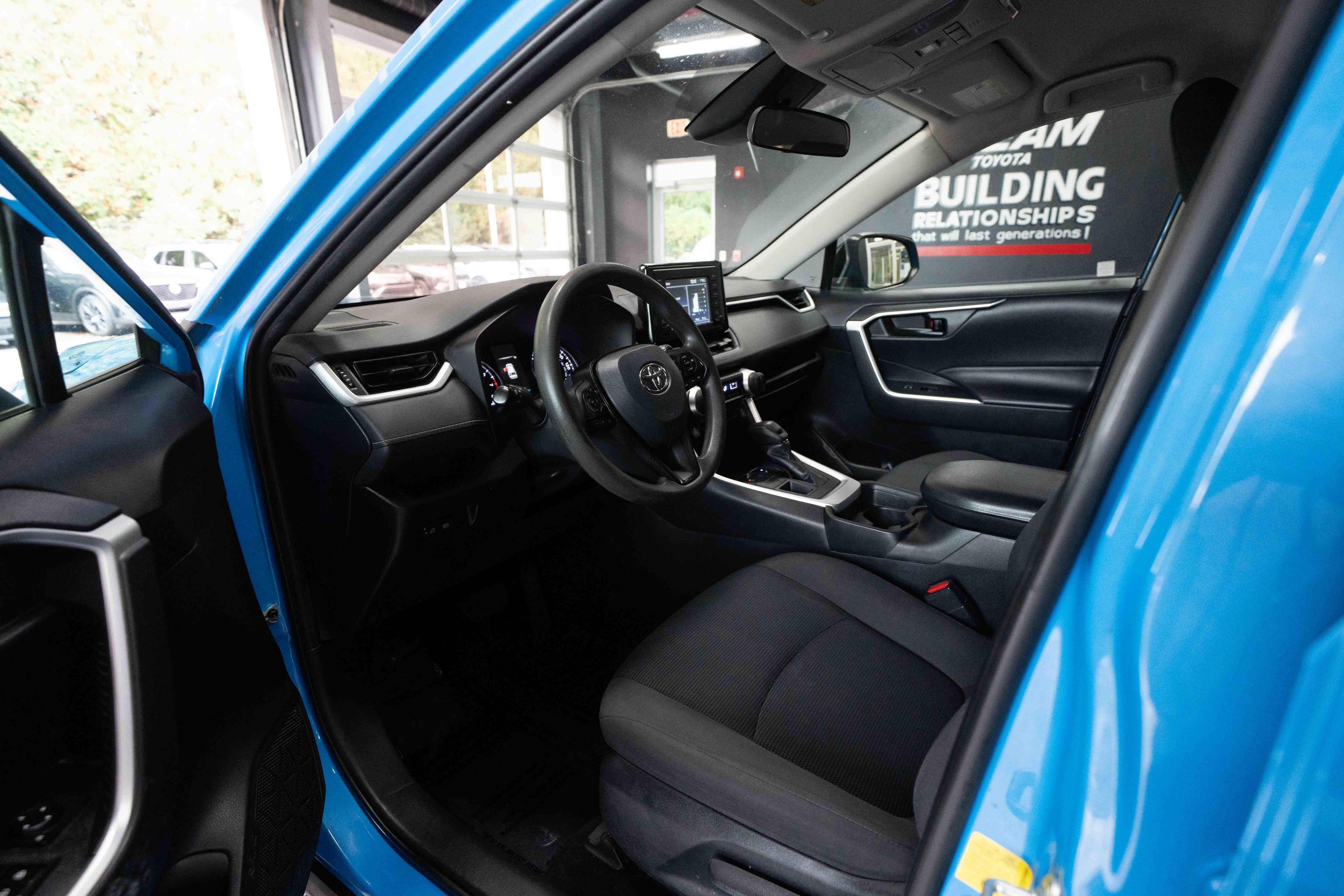 Used 2019 Toyota RAV4 LE w/ Carpet Mat Package AWD/4WD image 8