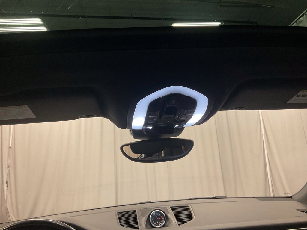 Used 2018 Porsche Macan AWD/4WD image 33